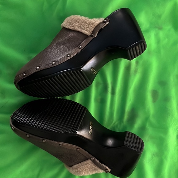 Clogs - Picture 2 of 2